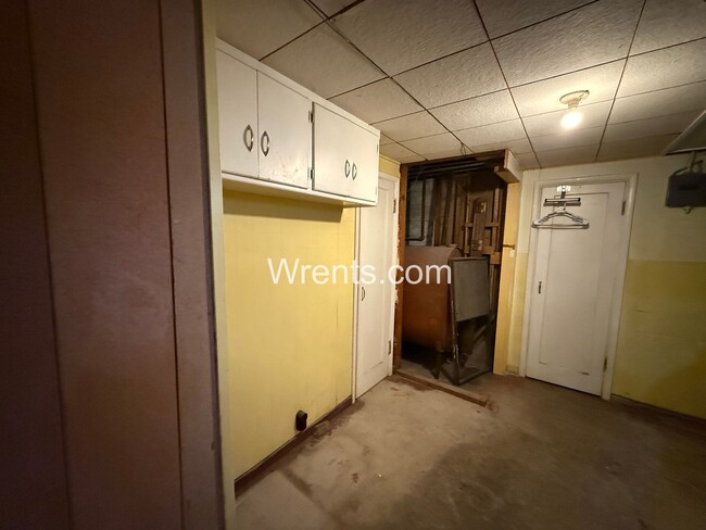 Building Photo - Cute Three Bedroom Home