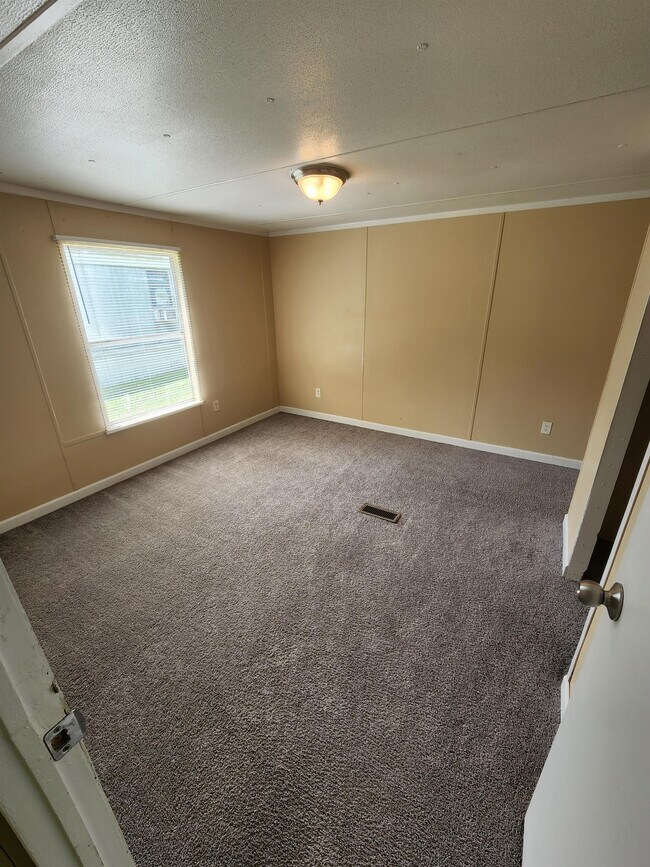 Building Photo - 9500 Hausmond Way