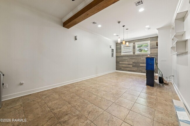 Building Photo - 100 Shumard Dr