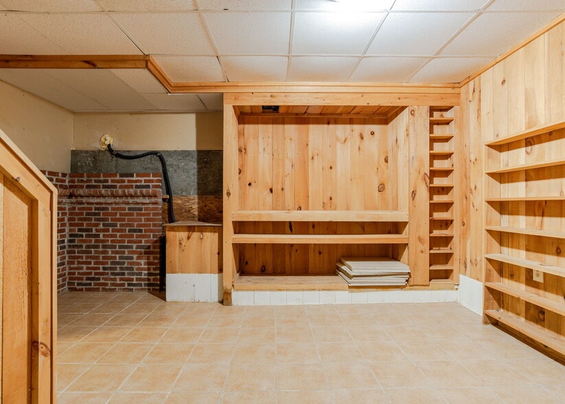 Building Photo - 8 Western Ave