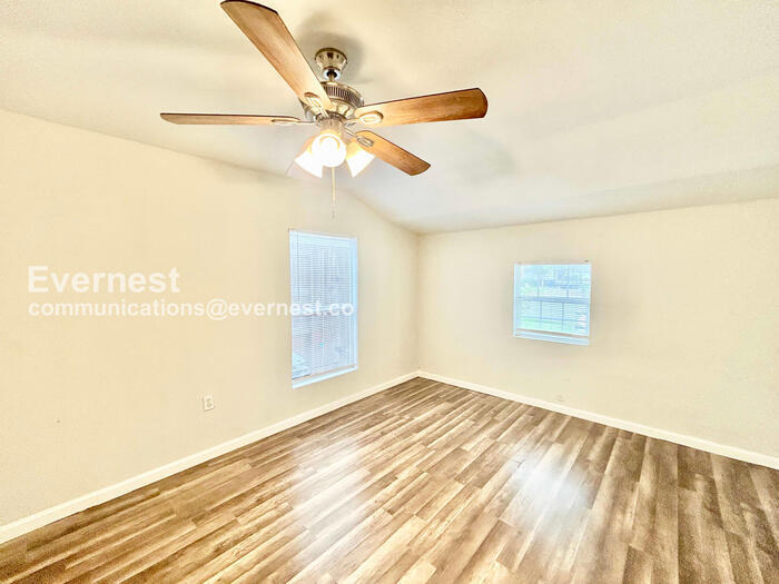 Building Photo - 10425 Ferguson Rd