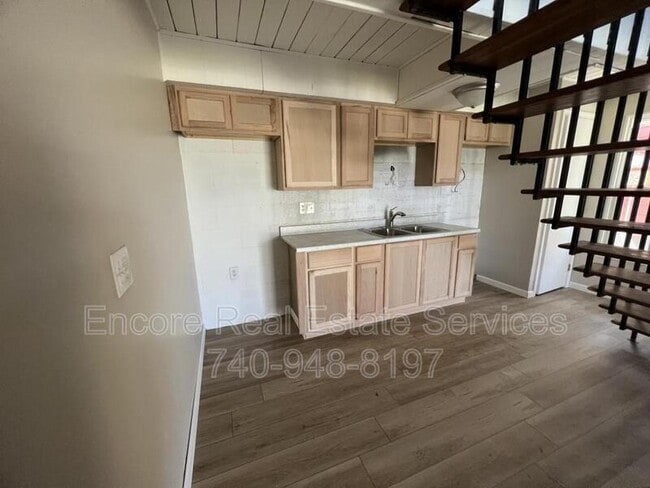 Building Photo - 396 N Cedar St