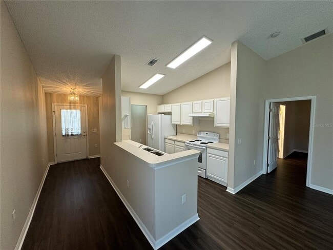 Building Photo - 545 Golfview Ct