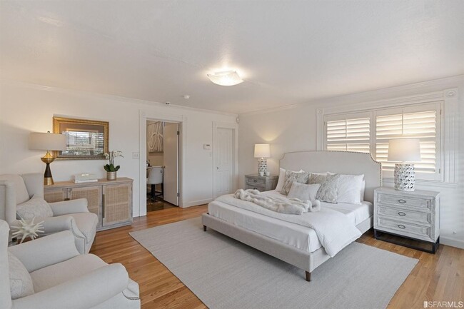 Building Photo - NEW! Stunning Pacific Heights Top-Floor Co...