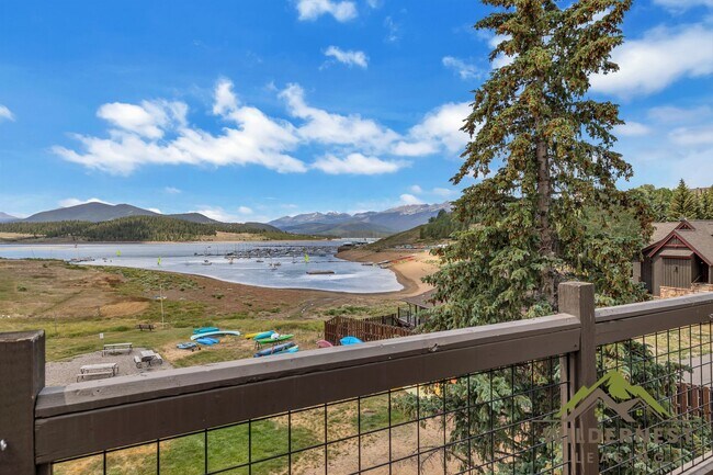 Building Photo - Yacht Club Condo - LAKE VIEWS-Great 3 Bedroom/2 Bath Unit w/Lake Access
