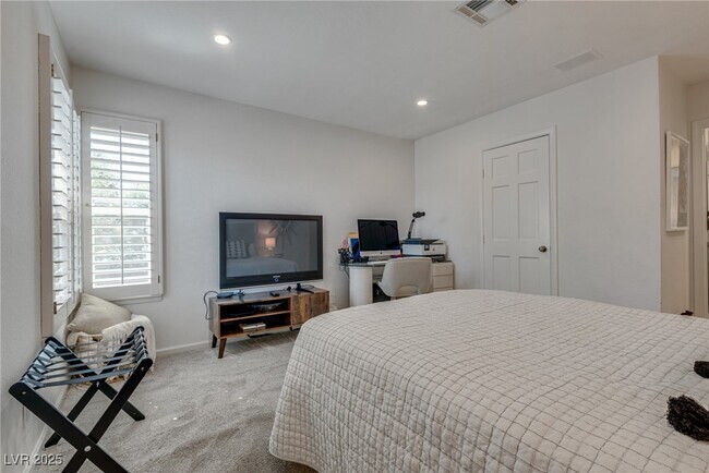Building Photo - 840 Pinehurst Dr