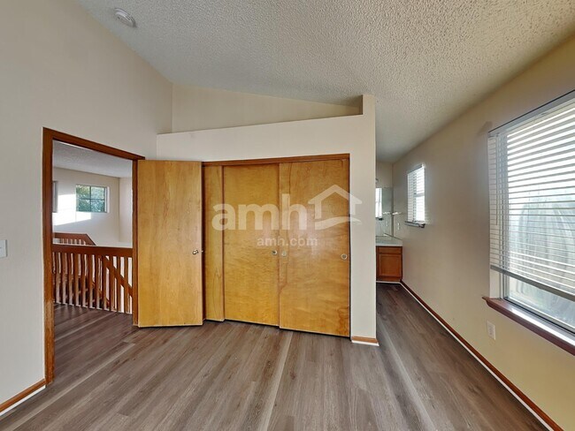 Building Photo - 8952 Cloverleaf Cir