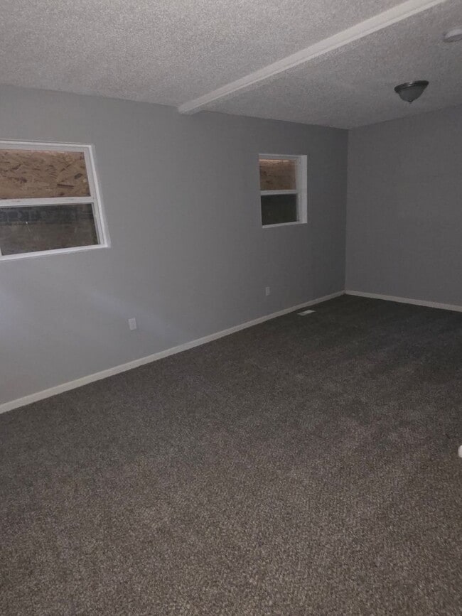 Building Photo - LIMITED TIME**NO APPLICATION FEE**1/2 OFF DEPOSIT**