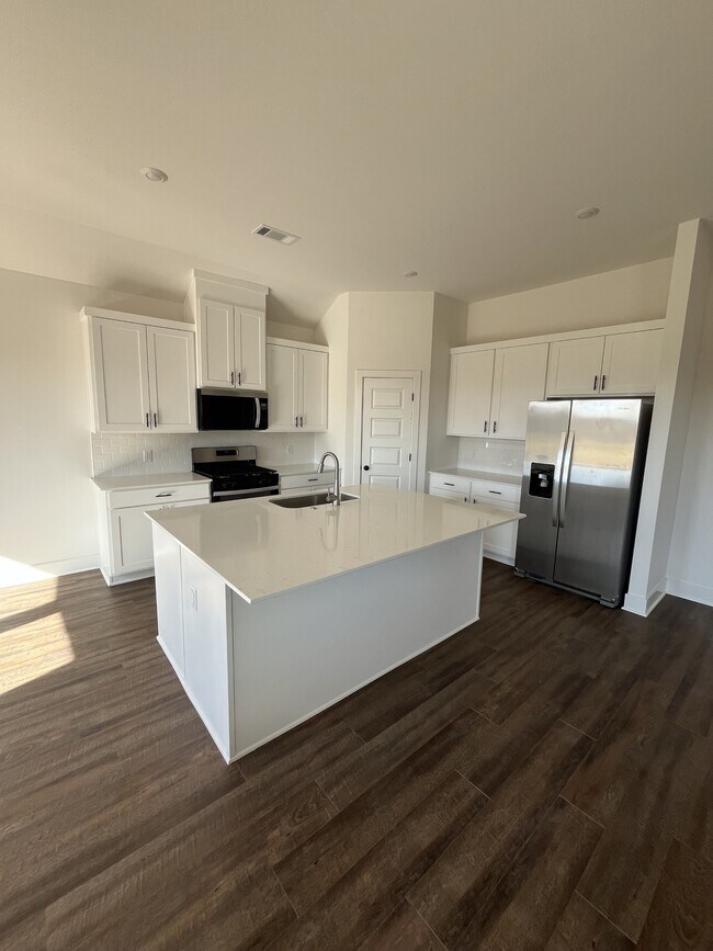 Building Photo - 495 W Gosling Isle