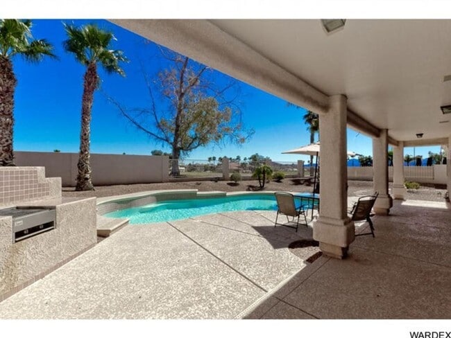 Building Photo - *REDUCED PRICE* Long Term - Unfurnished- Beautiful Golf Course Pool Home!!