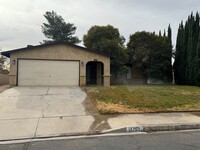 Building Photo - 3 bedroom/ 2 bath Home On Green Tree Golf ...