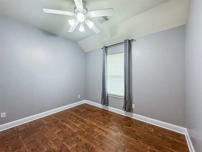 Building Photo - 3015 Gilford Ln