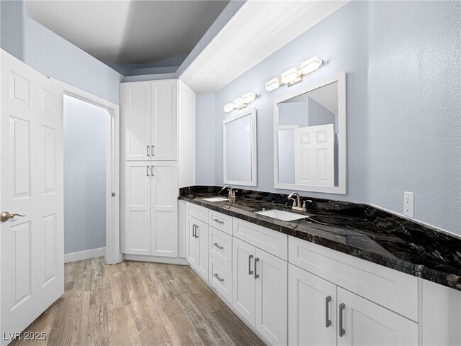 Building Photo - 4749 Califa Dr