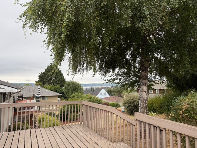 Building Photo - 1701 Pitt Ave