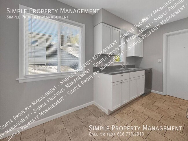 Building Photo - 535 Howard St SE