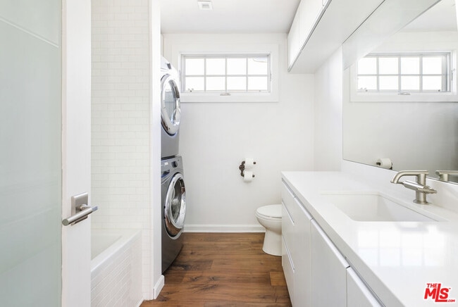 Building Photo - 3472 Rowena Ave