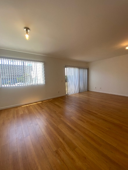 Building Photo - 1849 S Bentley Ave