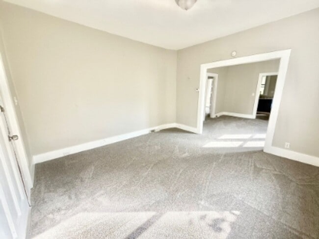 Building Photo - 419 N 4th St