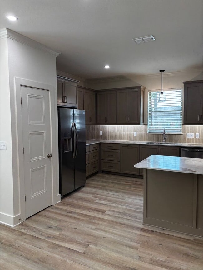 Building Photo - 7B Fernwood Dr