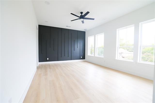 Building Photo - 306 E 7th St