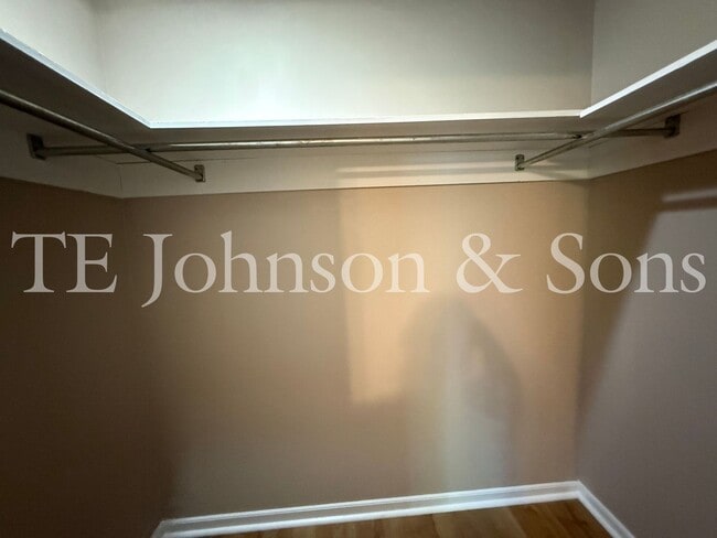 Building Photo - Charming 2-Bedroom with Fireplace & Modern...