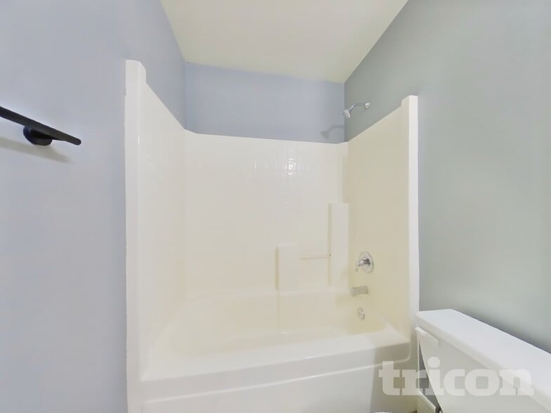 Building Photo - 8610 W Echo Ln