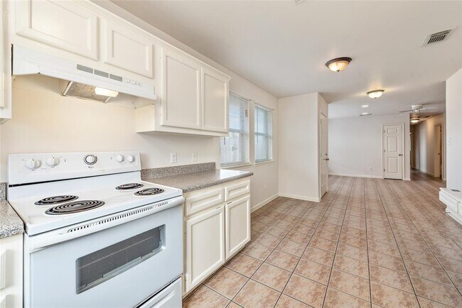 Building Photo - 12133 Stone E Dr