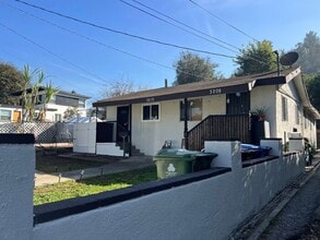 Building Photo - Available Now Nestled In Between The Mountains of LA classic with LA Charm + Modern Comfort