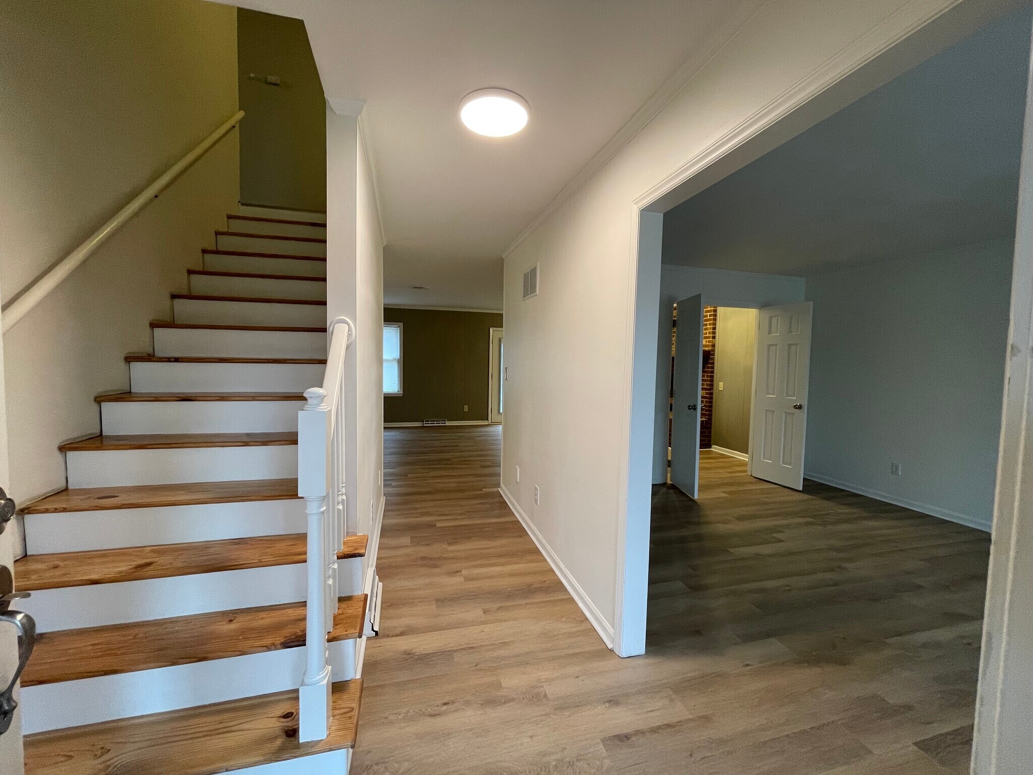 Stairs and front entry - 3 Tyrol Ct