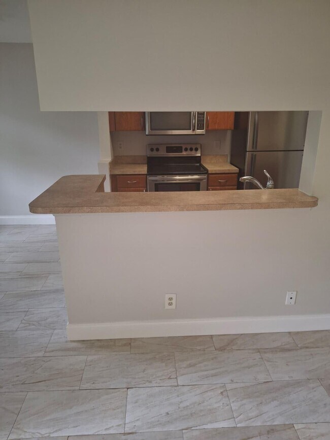 Building Photo - 9833 Westview Dr