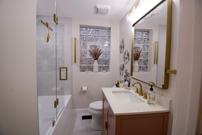 Building Photo - 4947 W Parker Ave