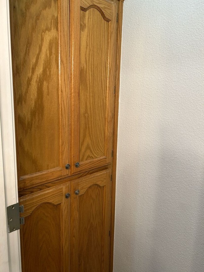 Building Photo - Spacious, open and upgraded home in Northwest Hanford....with 30 solar panels!!!