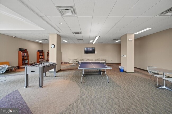 Building Photo - 4600 S Four Mile Run Dr