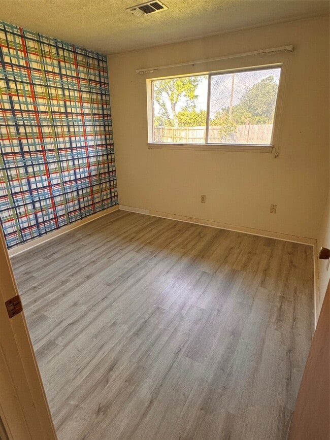 Building Photo - 3400 Coachman Dr