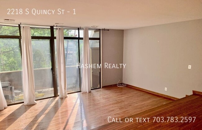 Building Photo - 2218 S Quincy St