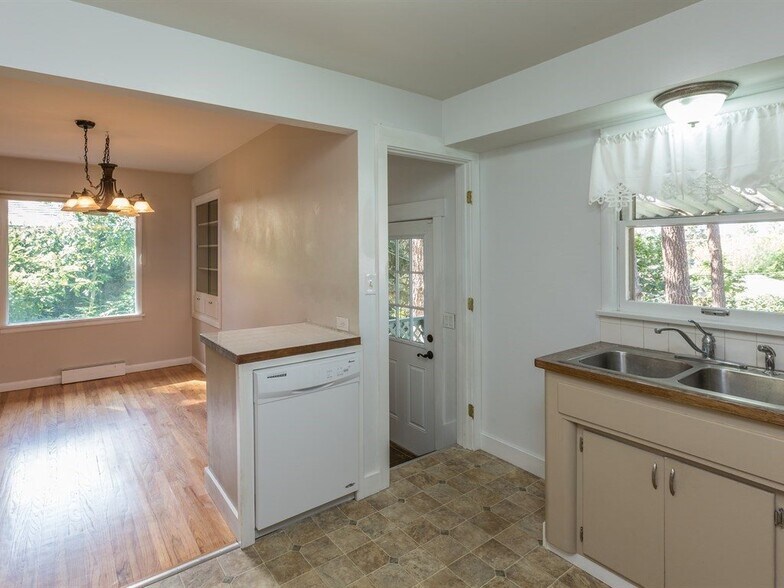 Building Photo - 4821 N Greenwood Blvd