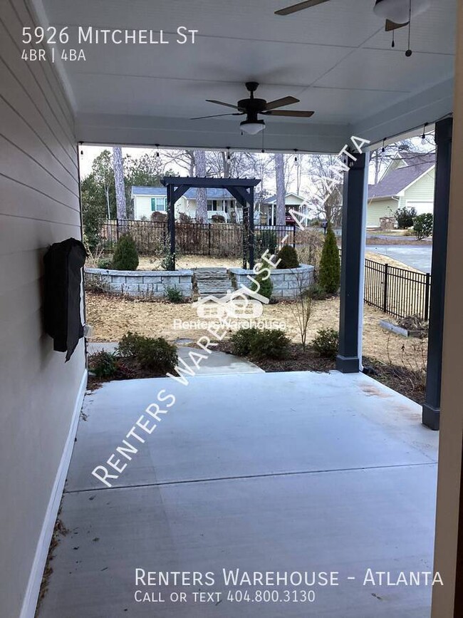 Building Photo - Lovely Home in Flowery Branch