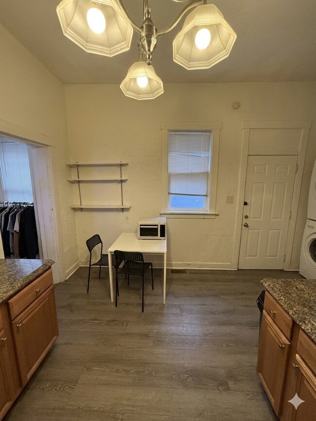 Building Photo - 2910 E Carson St