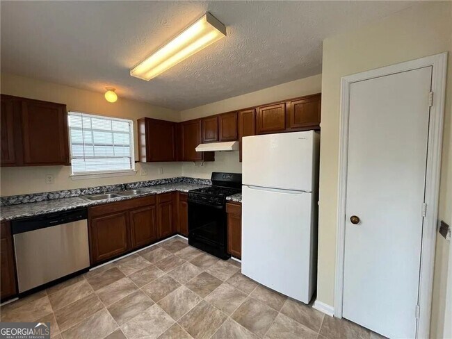 Building Photo - 1183 Red Oak Cove