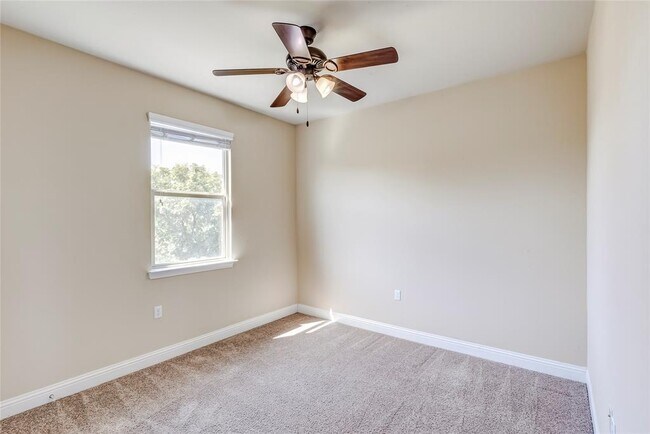 Building Photo - 16009 Jeffs Ln
