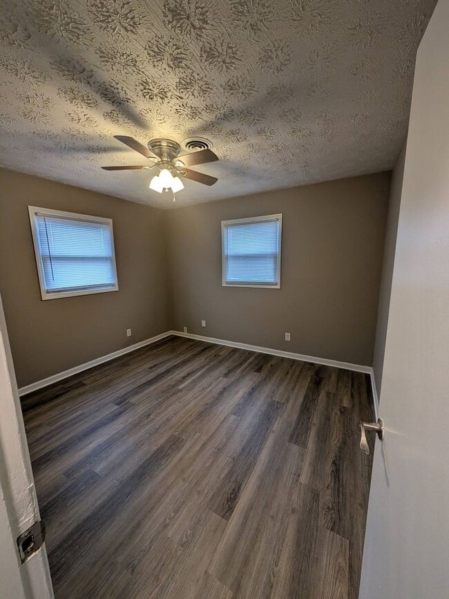 Building Photo - Cute 3 bedroom in Eastmont