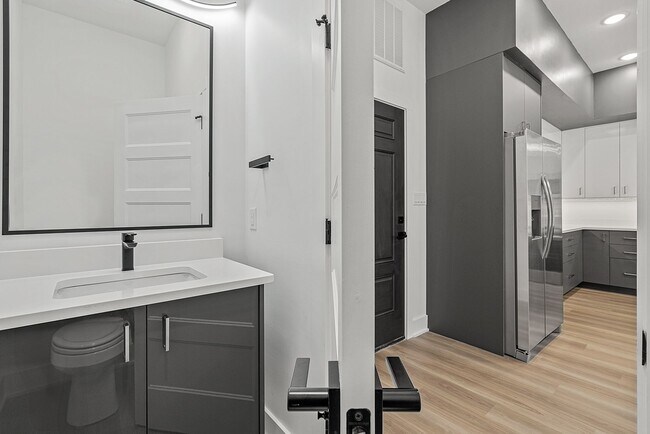 Building Photo - Edge Luxury Townhomes