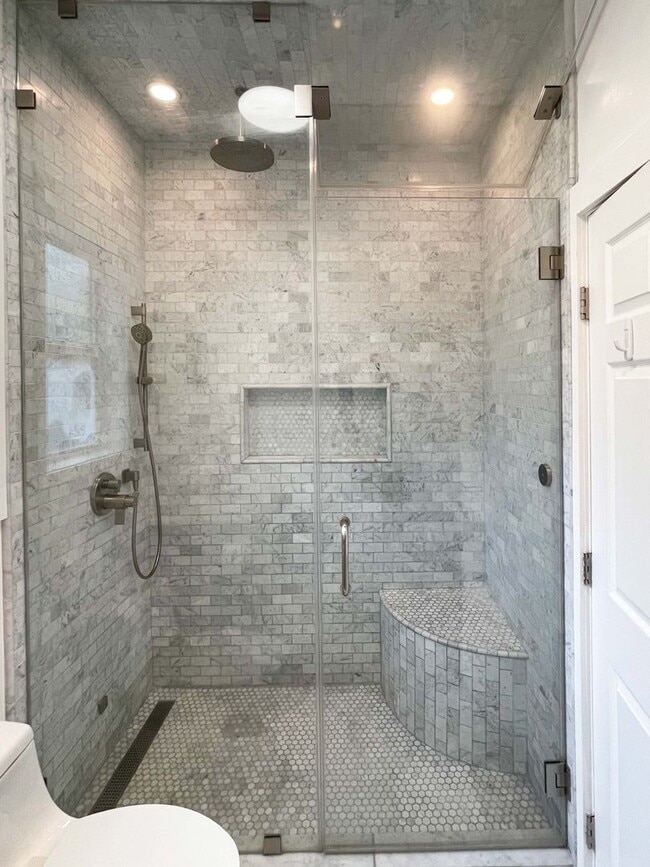 Building Photo - Gorgeous Upgraded Home In Glassell Park Area