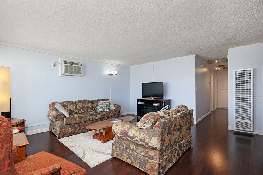Building Photo - 6714 Cowles Mountain Blvd