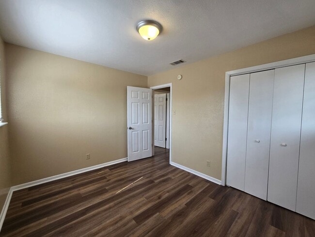 Building Photo - 3309 Lake Charles Ave