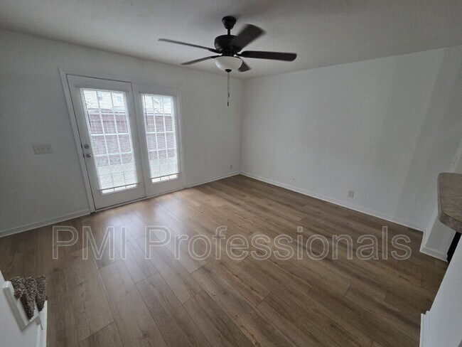 Building Photo - 108 Oak Valley Cir
