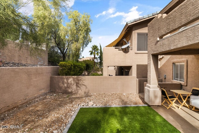 Building Photo - 12852 N Mountainside Dr