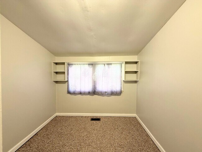 Building Photo - 450 Bowdon St