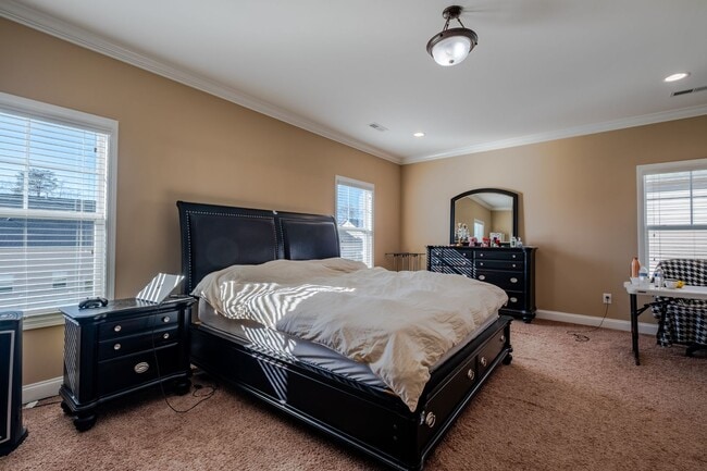 Building Photo - 5773 Highland Grove Dr