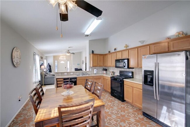 Building Photo - Very clean well maintained one-story home.